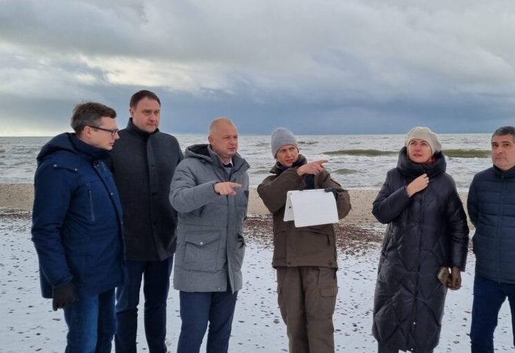 Aplinkos ministras ir miškininkai įvertino žalą pajūriui: miškai nenukentėjo, pagalbą teiks tvirtinant išplautus kopagūbrius