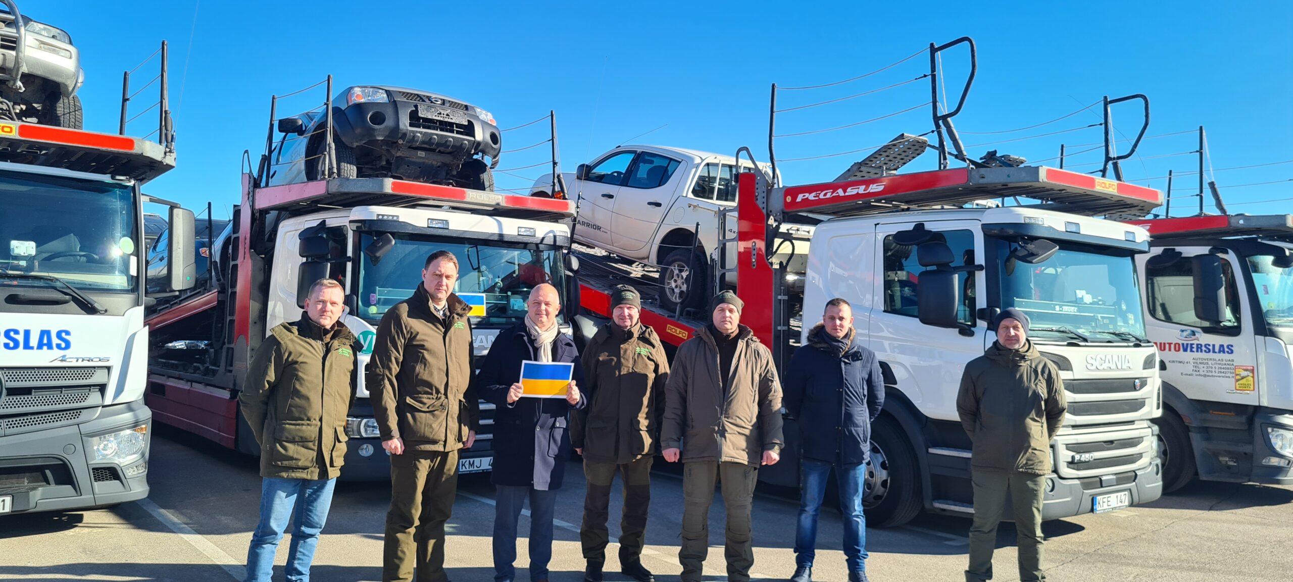 Šiandien į Ukrainą iškeliavo urėdijos parama – 26 visureigiai