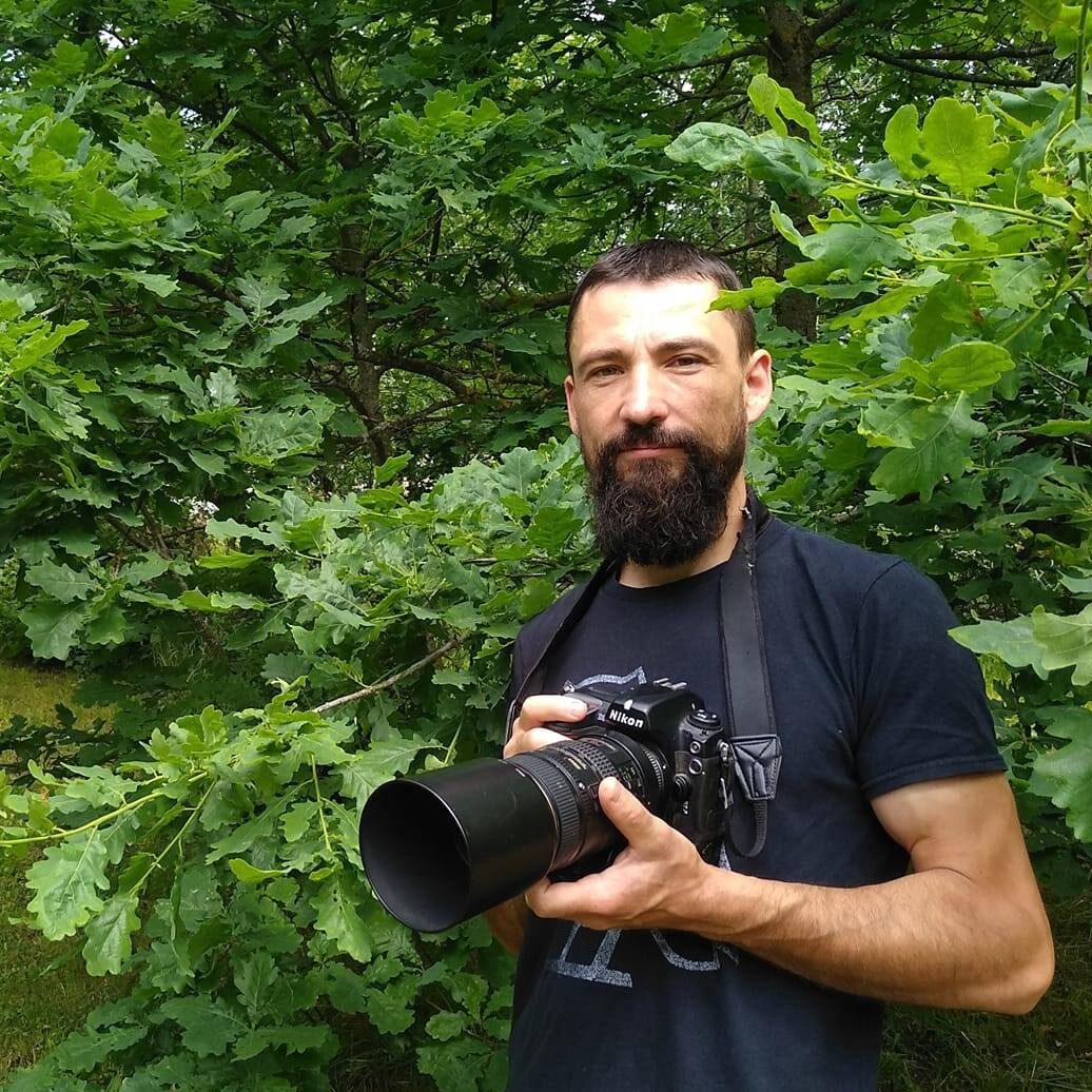 Miškininkas, ornitologas, „Laukinio“ slapyvardžiu prisidengęs profesionalus gamtos fotografas: meilė gamtai ir sėdėjimas slėptuvėje penkiolika valandų dėl išskirtinio kadro