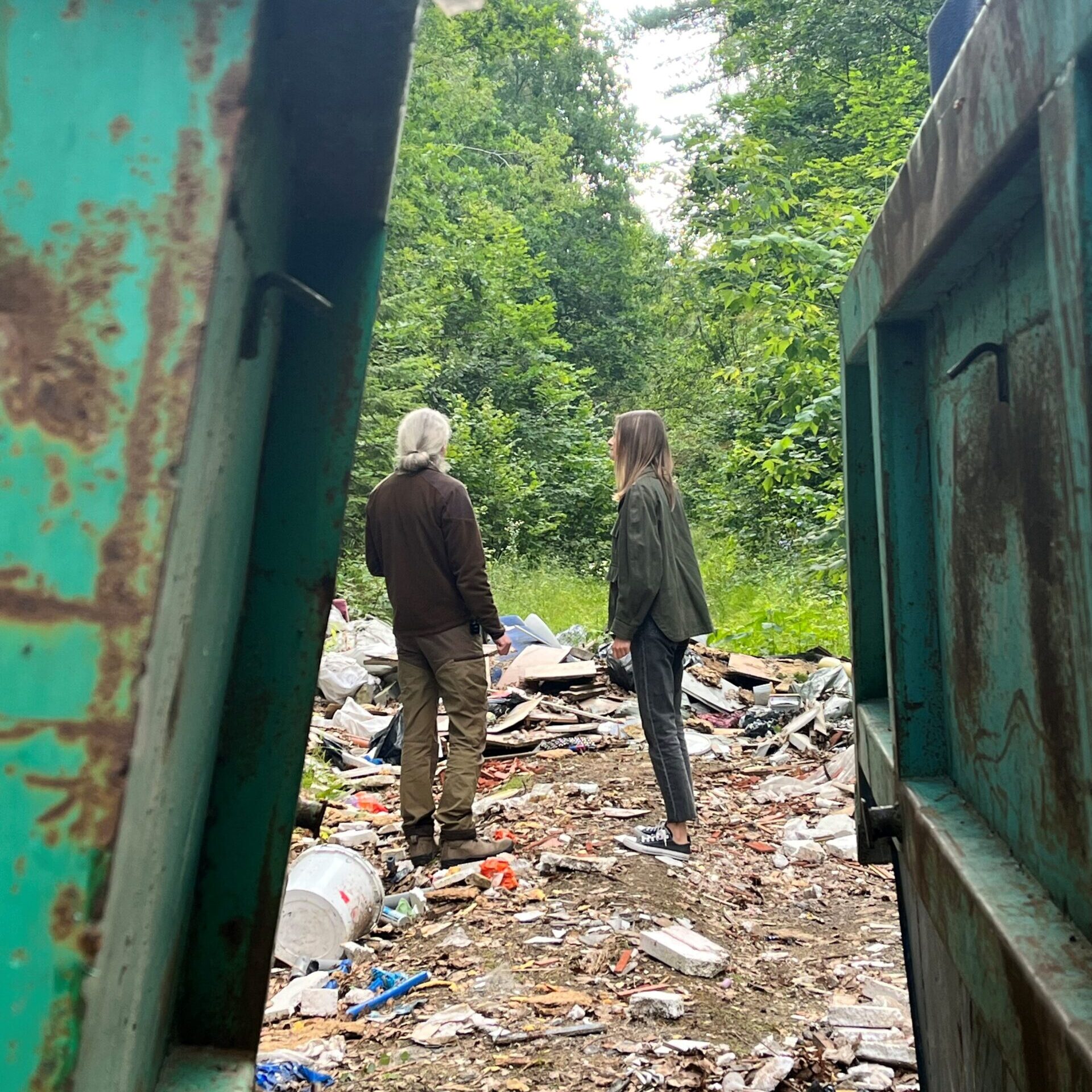 Gamtai neabejinga  garsi laidų vedėja Gabrielė Martirosian kviečia į kovą su miškų teršėjais ir šiukšlėmis miškuose