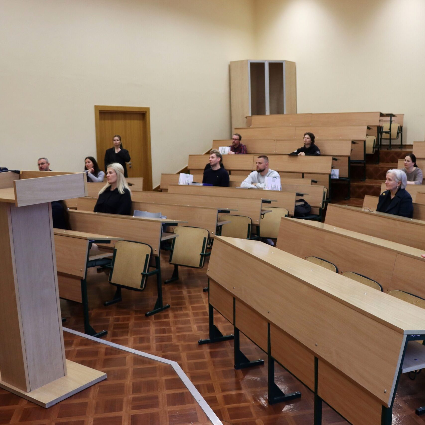 Startuoja pirmoji unikalios perkvalifikavimo programos grupė – VMU kviečia meilę miškui paversti savo profesija